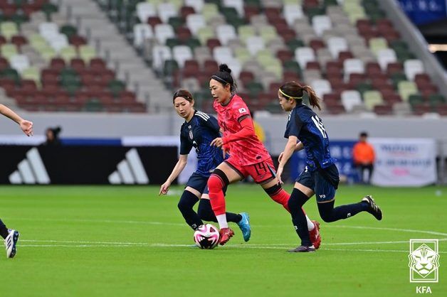 닻 올린 여자축구 신상우호, 데뷔전서 일본에 0-4 완패