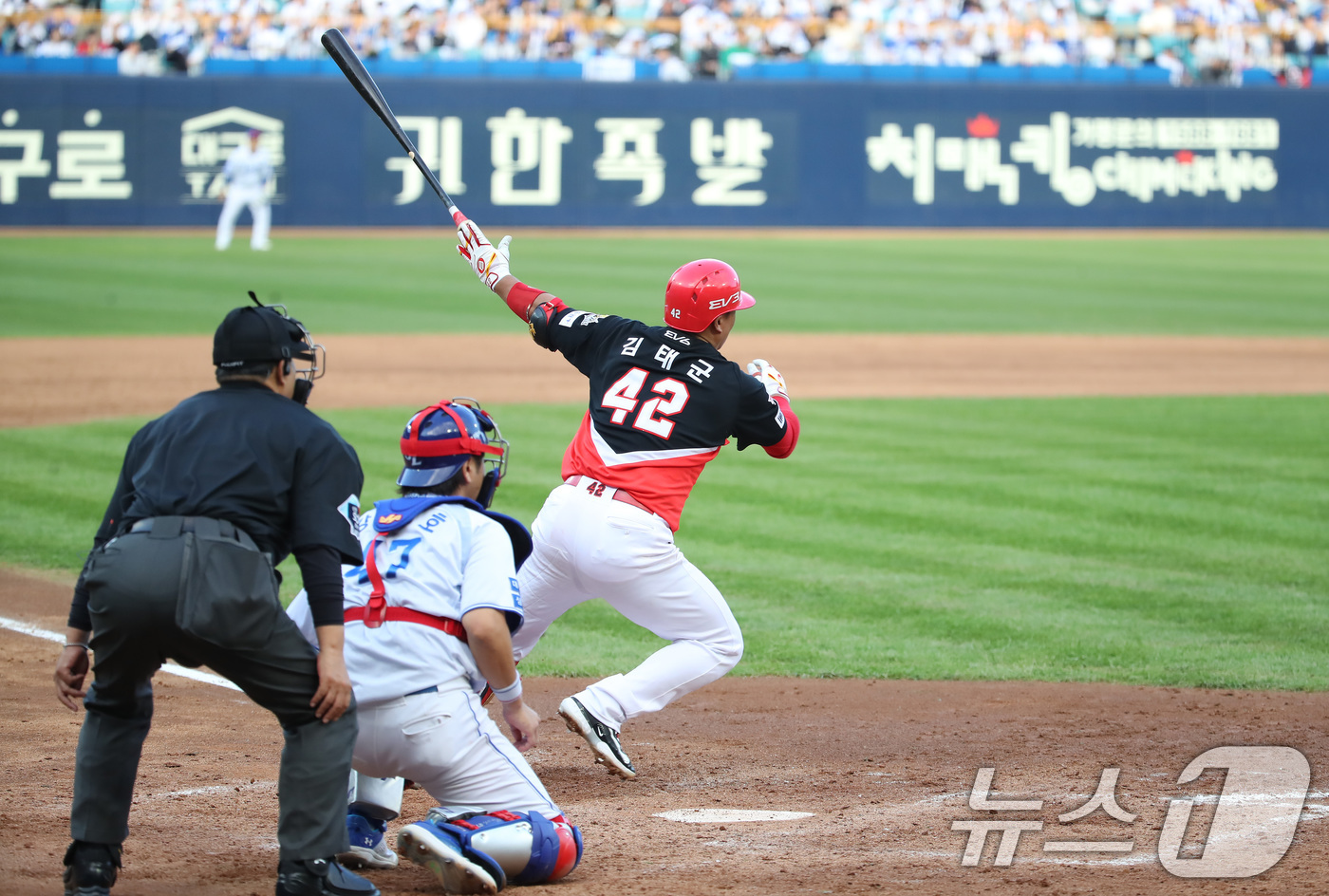 (대구=뉴스1) 공정식 기자 = 26일 오후 대구 삼성라이온즈파크에서 열린 프로야구 '2024 신한 SOL 뱅크 KBO 포스트시즌' 한국시리즈 4차전 KIA 타이거즈와 삼성 라이온 …