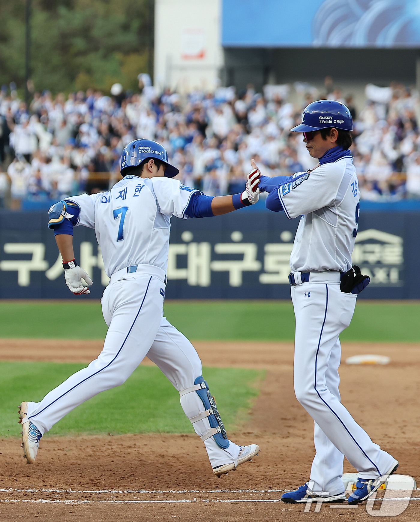 (대구=뉴스1) 김진환 기자 = 26일 오후 대구 삼성라이온즈파크에서 열린 프로야구 '2024 신한 SOL 뱅크 KBO 포스트시즌' 한국시리즈 4차전 KIA 타이거즈와 삼성 라이온 …