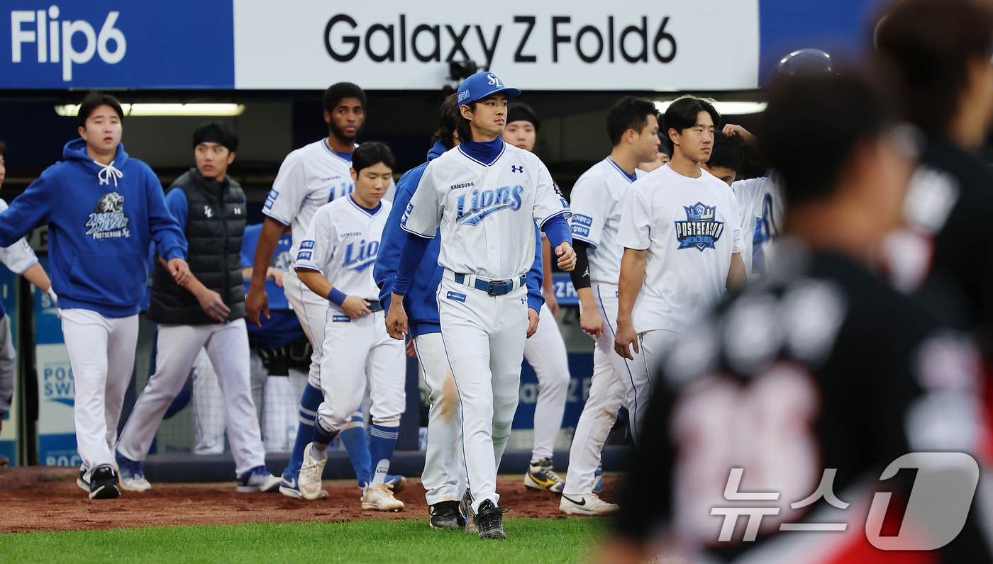 (대구=뉴스1) 김진환 기자 = 26일 오후 대구 삼성라이온즈파크에서 열린 프로야구 '2024 신한 SOL 뱅크 KBO 포스트시즌' 한국시리즈 4차전 KIA 타이거즈와 삼성 라이온 …