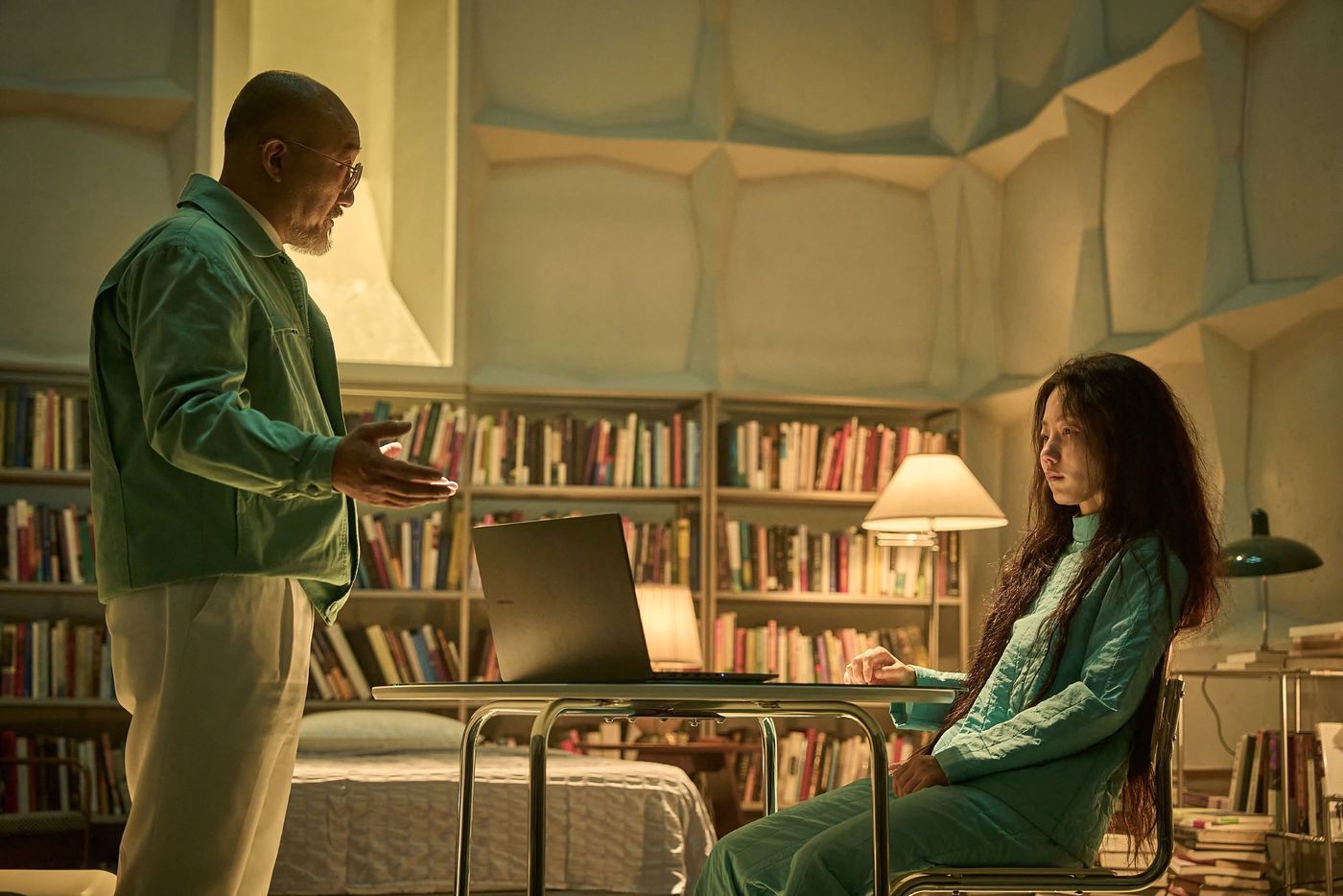 본문 이미지 - 넷플릭스 지옥2 스틸