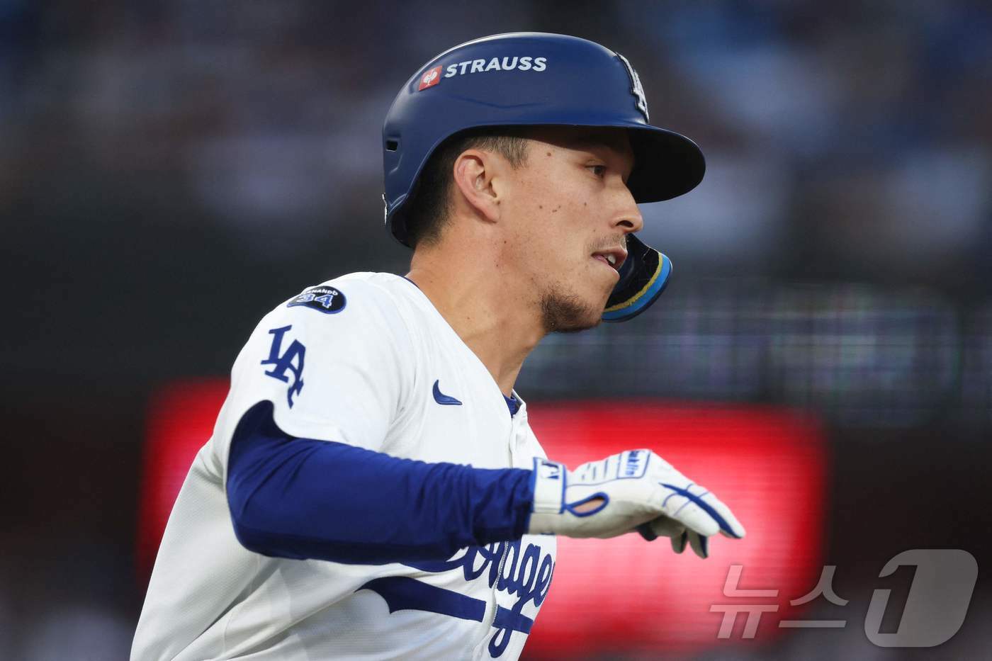 본문 이미지 - 내셔널리그 2루수 결선 투표 후보에 오른 토미 에드먼(LA 다저스). ⓒ AFP=뉴스1