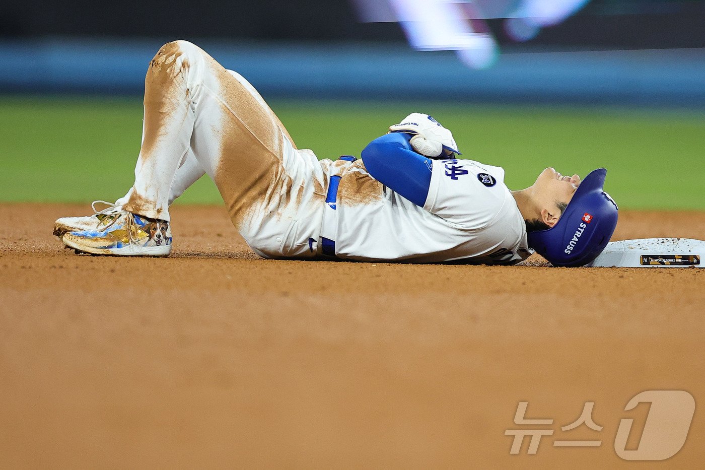 오타니가 WS 2차전에서 어깨 통증을 호소하고 있다.ⓒ AFP=뉴스1