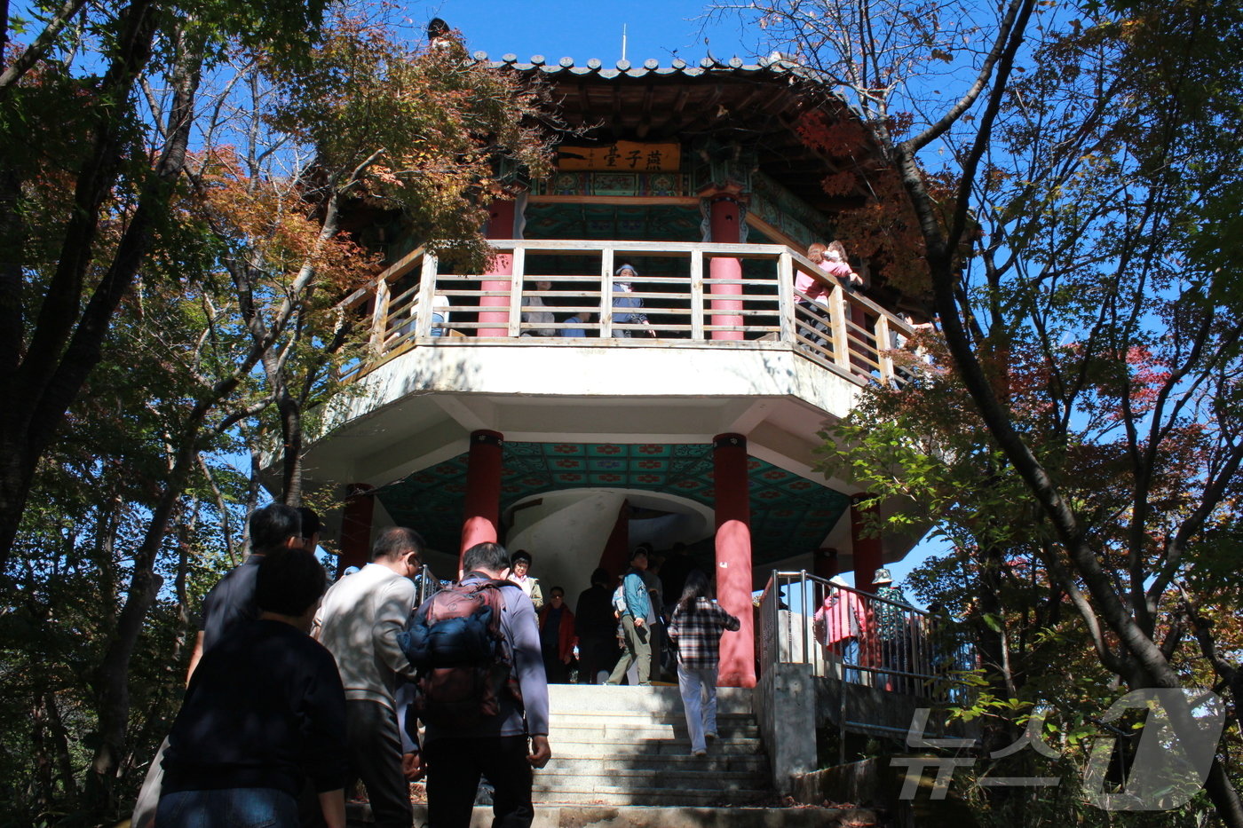 본문 이미지 - 전북자치도 정읍시 내장산이 가을을 맞아 등산객들로 북적이고 있다. 2024.10.27/뉴스1 ⓒ News1 신준수 기자