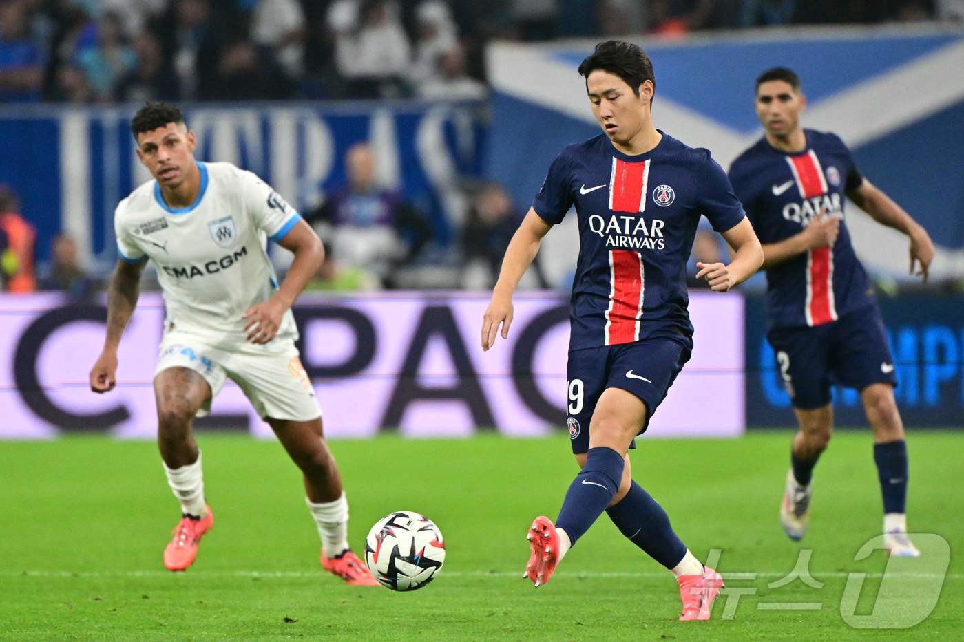 PSG 이강인이 28일&#40;한국시간&#41; 열린 2024-25 프랑스 리그1 마르세유전에서 팀의 3-0 대승에 일조했다. ⓒ AFP=뉴스1