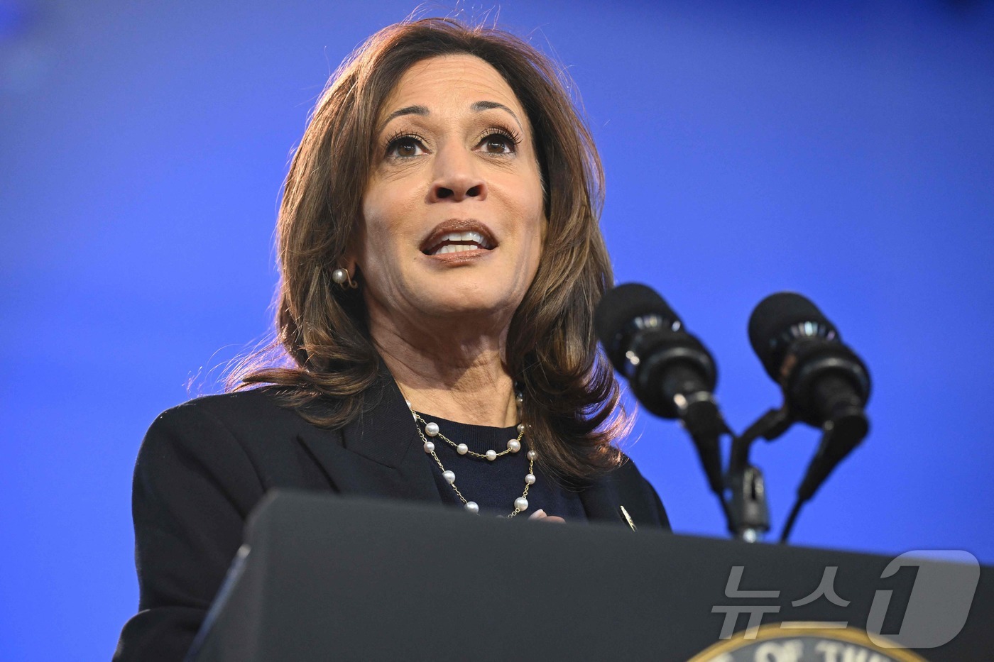 (필라델피아 AFP=뉴스1) 우동명 기자 = 미국 민주당 대통령 후보 카멀라 해리스 부통령이 27일(현지시간) 펜실베이니아주 필라델피아에서 열린 선거 집회서 "말과 기도, 신앙이 …
