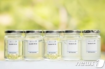 본문 이미지 - KCC가 신규 개발한 화장품용 실리콘 제품(KCC 제공)