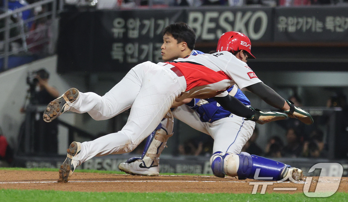 (광주=뉴스1) 장수영 기자 = 28일 오후 광주 기아챔피언스필드에서 열린 프로야구 '2024 신한 SOL 뱅크 KBO 포스트시즌' 한국시리즈 5차전 삼성 라이온즈와 KIA 타이거 …