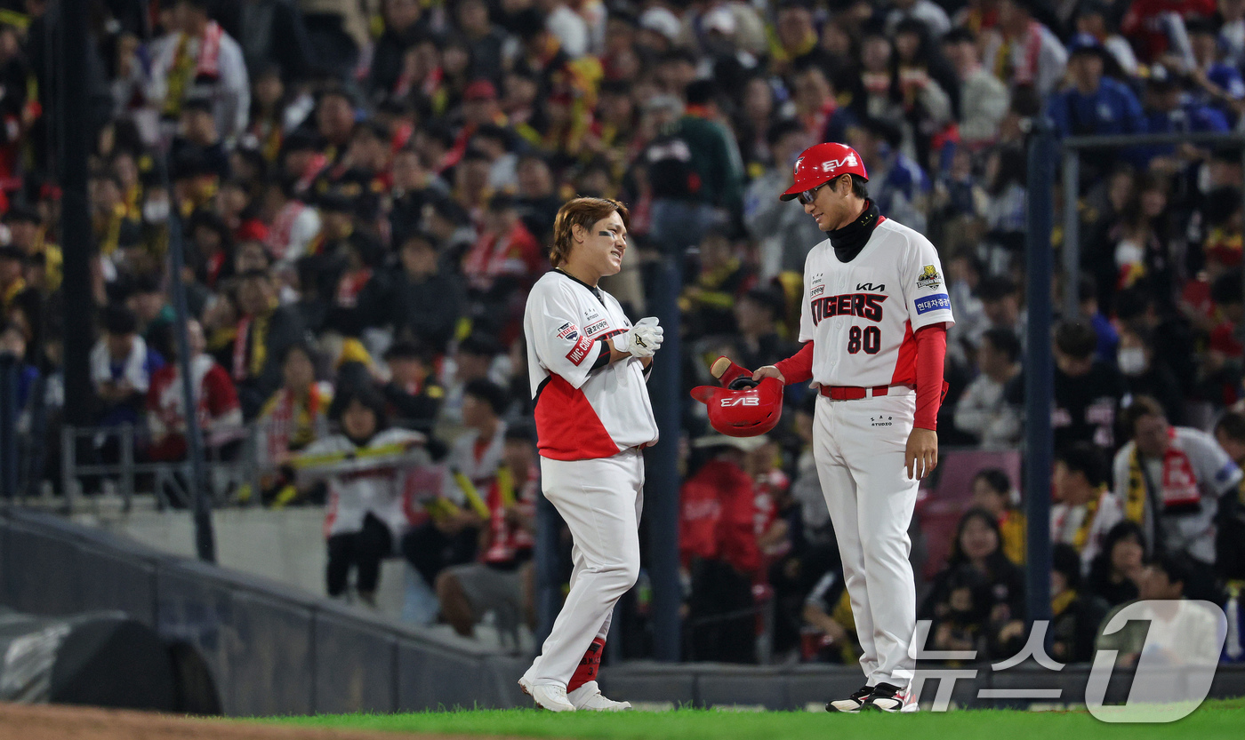 (광주=뉴스1) 장수영 기자 = 28일 오후 광주 기아챔피언스필드에서 열린 프로야구 '2024 신한 SOL 뱅크 KBO 포스트시즌' 한국시리즈 5차전 삼성 라이온즈와 KIA 타이거 …