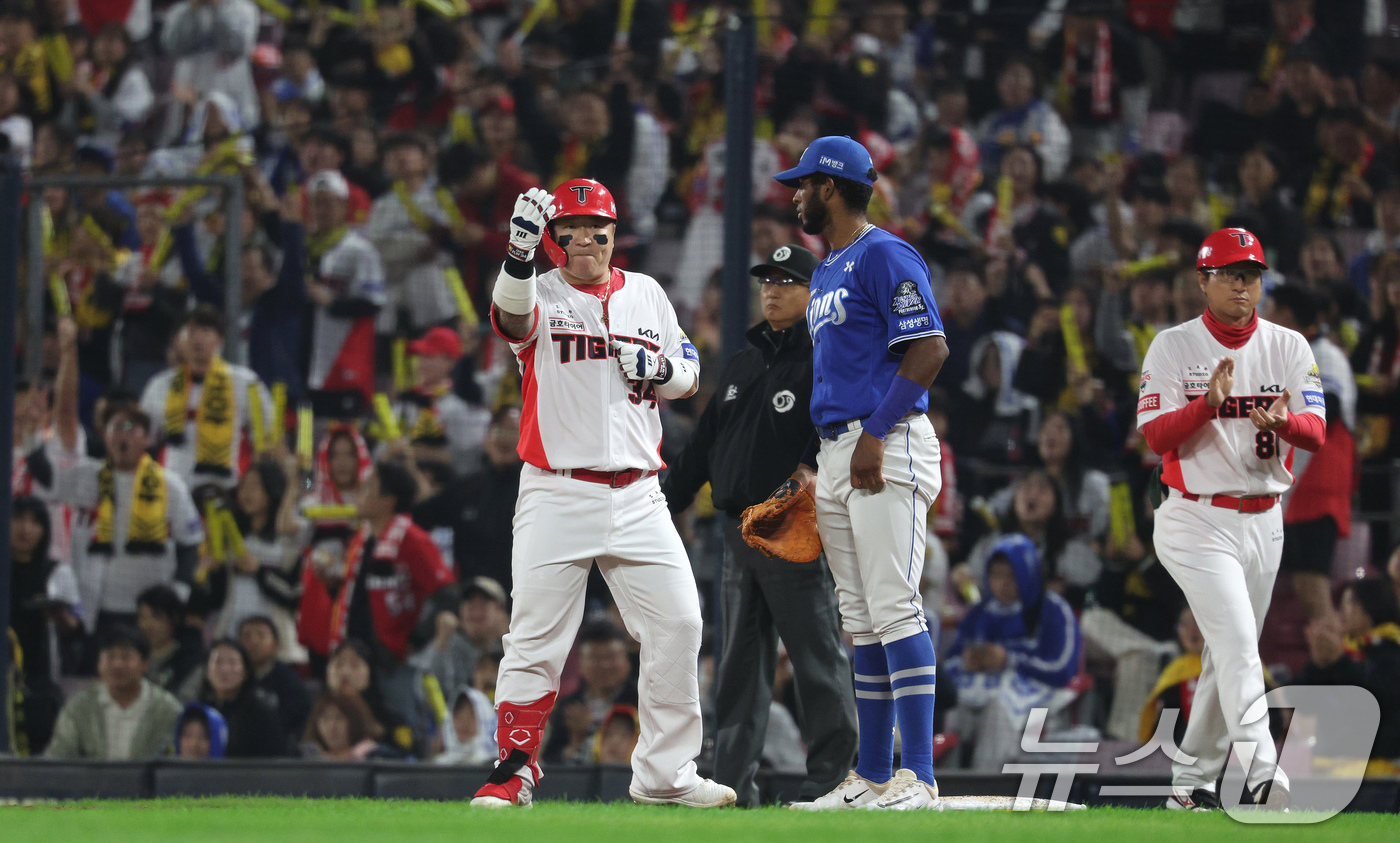 (광주=뉴스1) 장수영 기자 = 28일 오후 광주 기아챔피언스필드에서 열린 프로야구 '2024 신한 SOL 뱅크 KBO 포스트시즌' 한국시리즈 5차전 삼성 라이온즈와 KIA 타이거 …