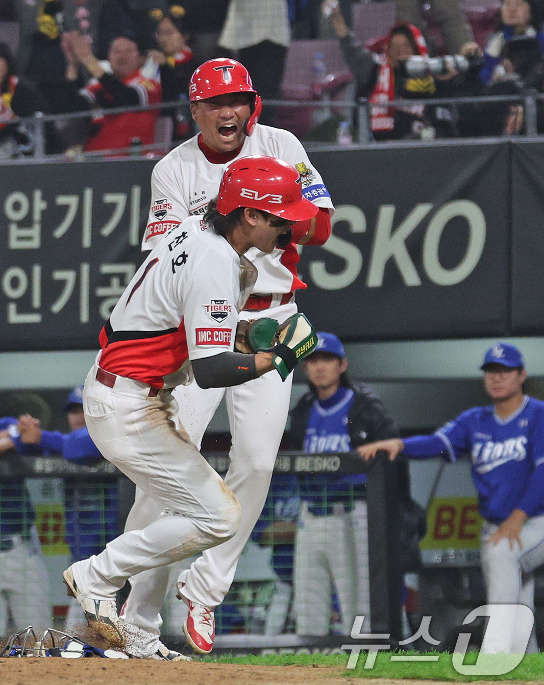 (광주=뉴스1) 장수영 기자 = 28일 오후 광주 기아챔피언스필드에서 열린 프로야구 '2024 신한 SOL 뱅크 KBO 포스트시즌' 한국시리즈 5차전 삼성 라이온즈와 KIA 타이거 …