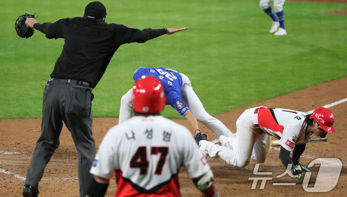 (광주=뉴스1) 임세영 기자 = 28일 오후 광주 기아챔피언스필드에서 열린 프로야구 '2024 신한 SOL 뱅크 KBO 포스트시즌' 한국시리즈 5차전 삼성 라이온즈와 KIA 타이거 …