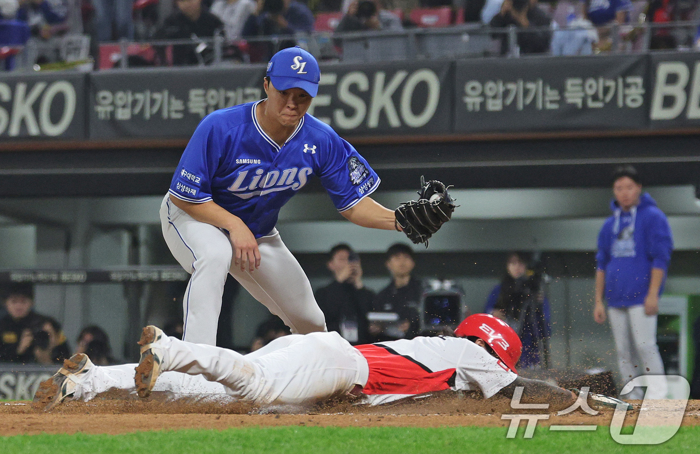 (광주=뉴스1) 장수영 기자 = 28일 오후 광주 기아챔피언스필드에서 열린 프로야구 '2024 신한 SOL 뱅크 KBO 포스트시즌' 한국시리즈 5차전 삼성 라이온즈와 KIA 타이거 …