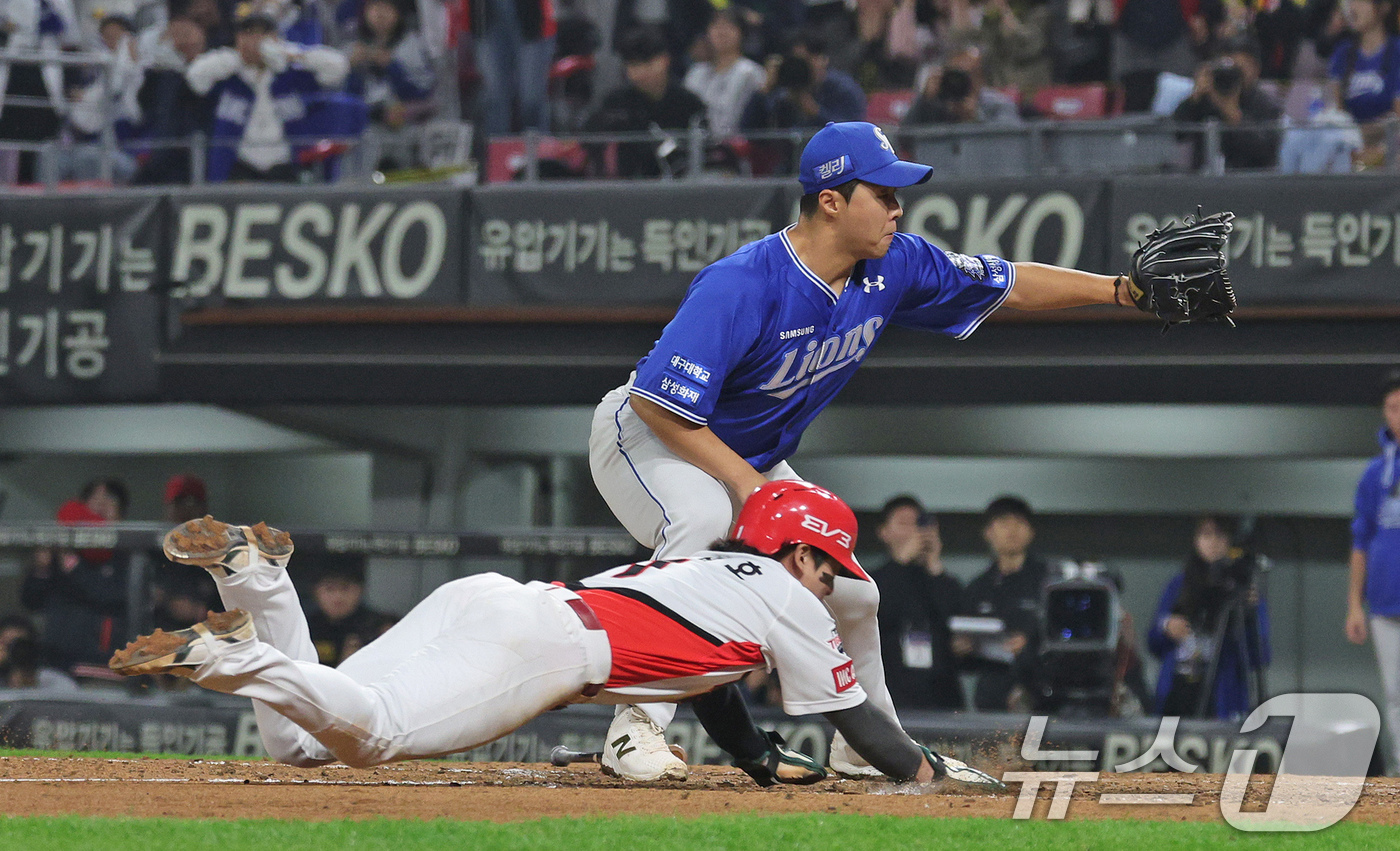 (광주=뉴스1) 장수영 기자 = 28일 오후 광주 기아챔피언스필드에서 열린 프로야구 '2024 신한 SOL 뱅크 KBO 포스트시즌' 한국시리즈 5차전 삼성 라이온즈와 KIA 타이거 …