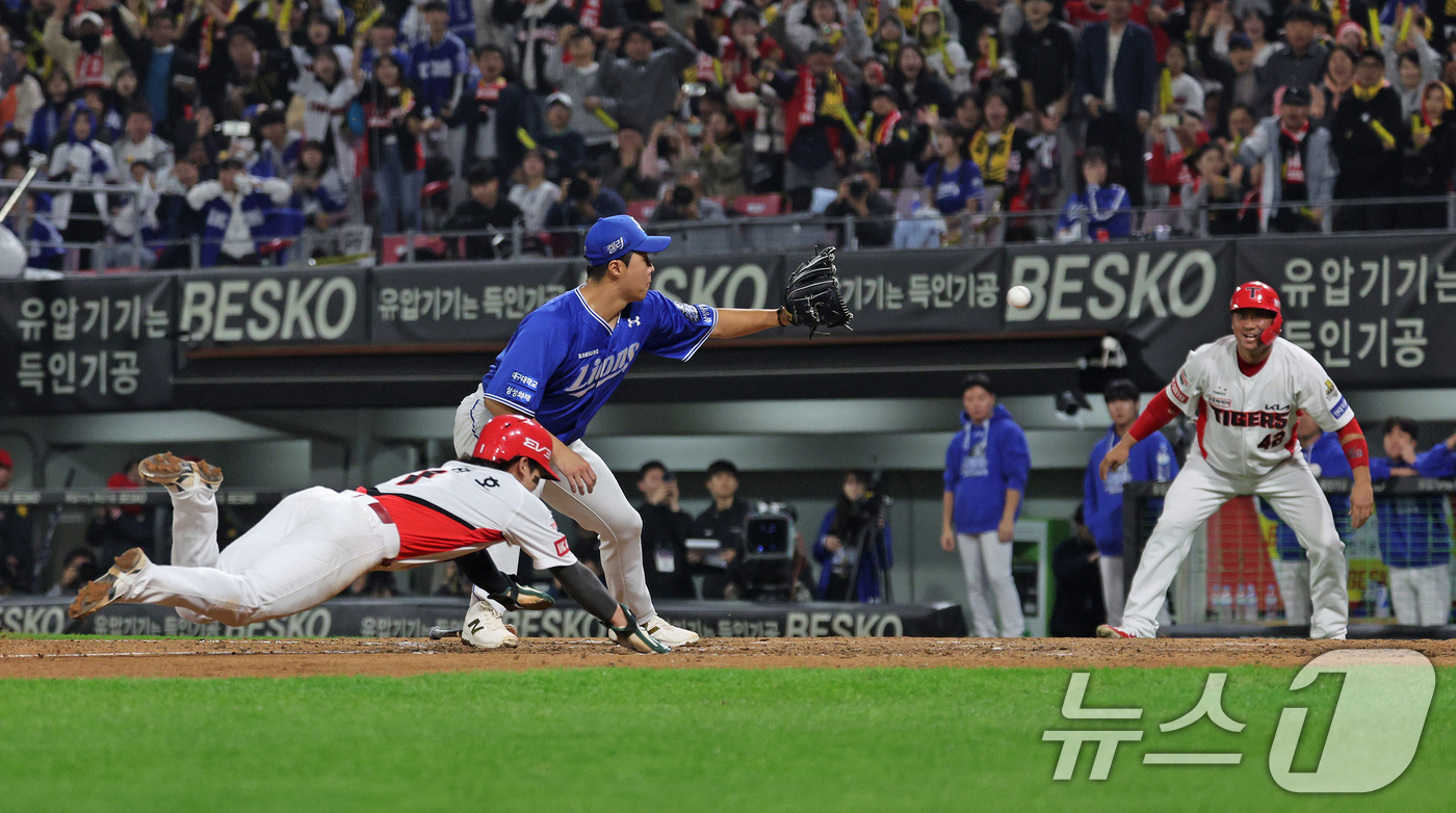 (광주=뉴스1) 장수영 기자 = 28일 오후 광주 기아챔피언스필드에서 열린 프로야구 '2024 신한 SOL 뱅크 KBO 포스트시즌' 한국시리즈 5차전 삼성 라이온즈와 KIA 타이거 …