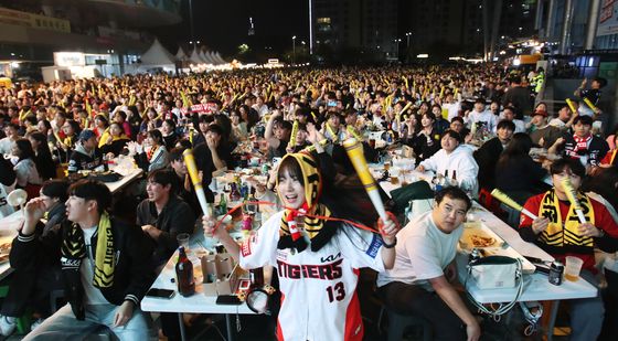 한국시리즈 5차전 야외 응원전