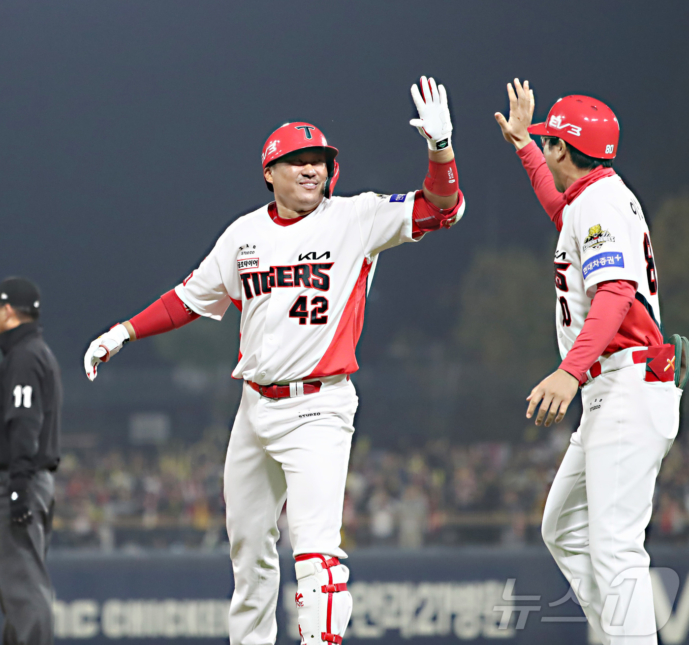 (광주=뉴스1) 김기남 기자 = 28일 오후 광주 북구 기아챔피언스필드에서 열린 프로야구 '2024 신한 SOL 뱅크 KBO 포스트시즌' 한국시리즈 5차전 삼성 라이온즈와 기아 타 …