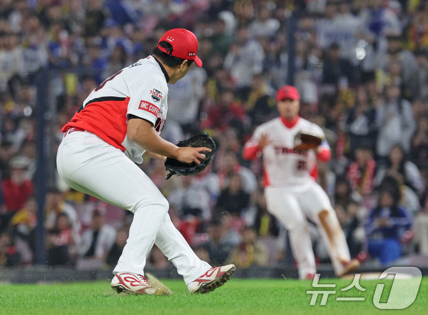 (광주=뉴스1) 장수영 기자 = 28일 오후 광주 기아챔피언스필드에서 열린 프로야구 '2024 신한 SOL 뱅크 KBO 포스트시즌' 한국시리즈 5차전 삼성 라이온즈와 KIA 타이거 …