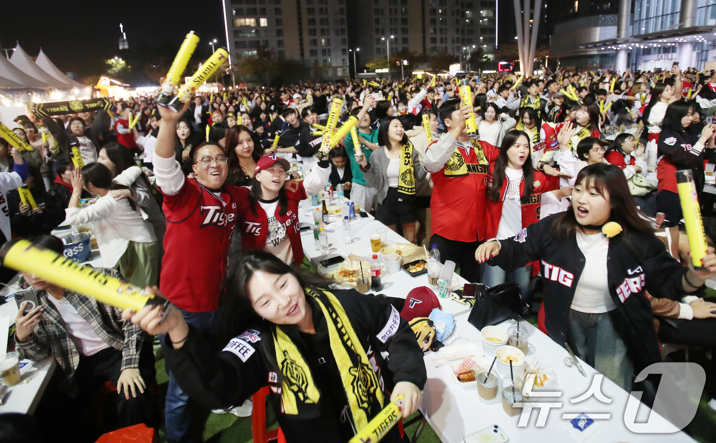 (광주=뉴스1) 박준배 기자 = 28일 오후 광주 기아챔피언스필드에서 열린 프로야구 '2024 신한 SOL 뱅크 KBO 포스트시즌' 한국시리즈 5차전 삼성 라이온즈와 KIA 타이거 …