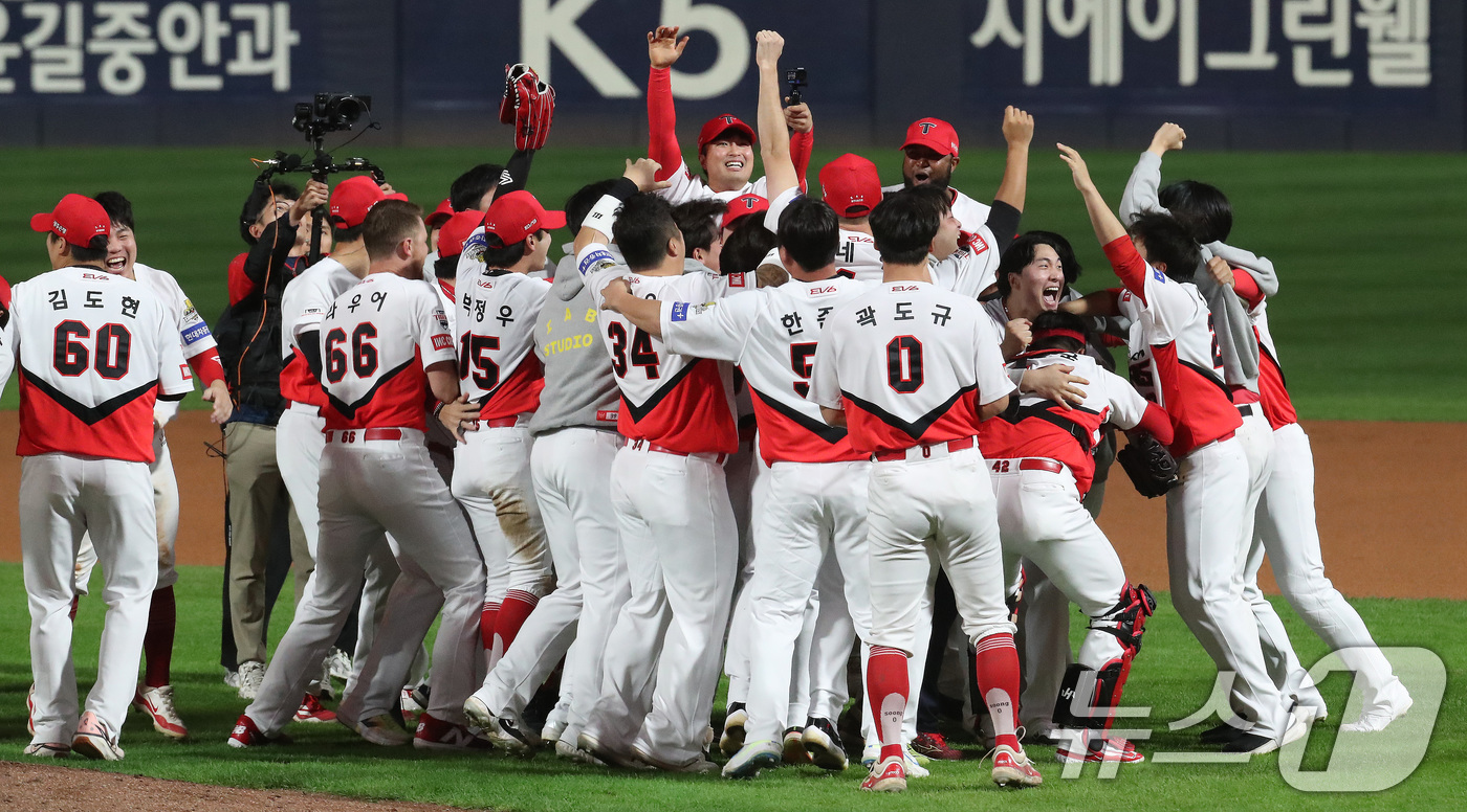 (광주=뉴스1) 임세영 기자 = 28일 오후 광주 기아챔피언스필드에서 열린 프로야구 '2024 신한 SOL 뱅크 KBO 포스트시즌' 한국시리즈 5차전 삼성 라이온즈와 KIA 타이거 …