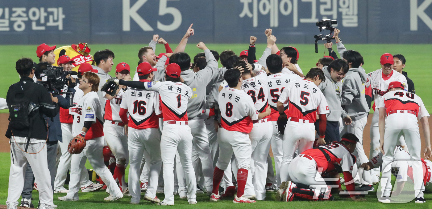 (광주=뉴스1) 임세영 기자 = 28일 오후 광주 기아챔피언스필드에서 열린 프로야구 '2024 신한 SOL 뱅크 KBO 포스트시즌' 한국시리즈 5차전 삼성 라이온즈와 KIA 타이거 …