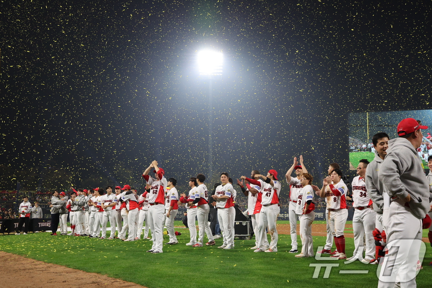 (광주=뉴스1) 장수영 기자 = 28일 오후 광주 기아챔피언스필드에서 열린 프로야구 '2024 신한 SOL 뱅크 KBO 포스트시즌' 한국시리즈 5차전 삼성 라이온즈와 KIA 타이거 …