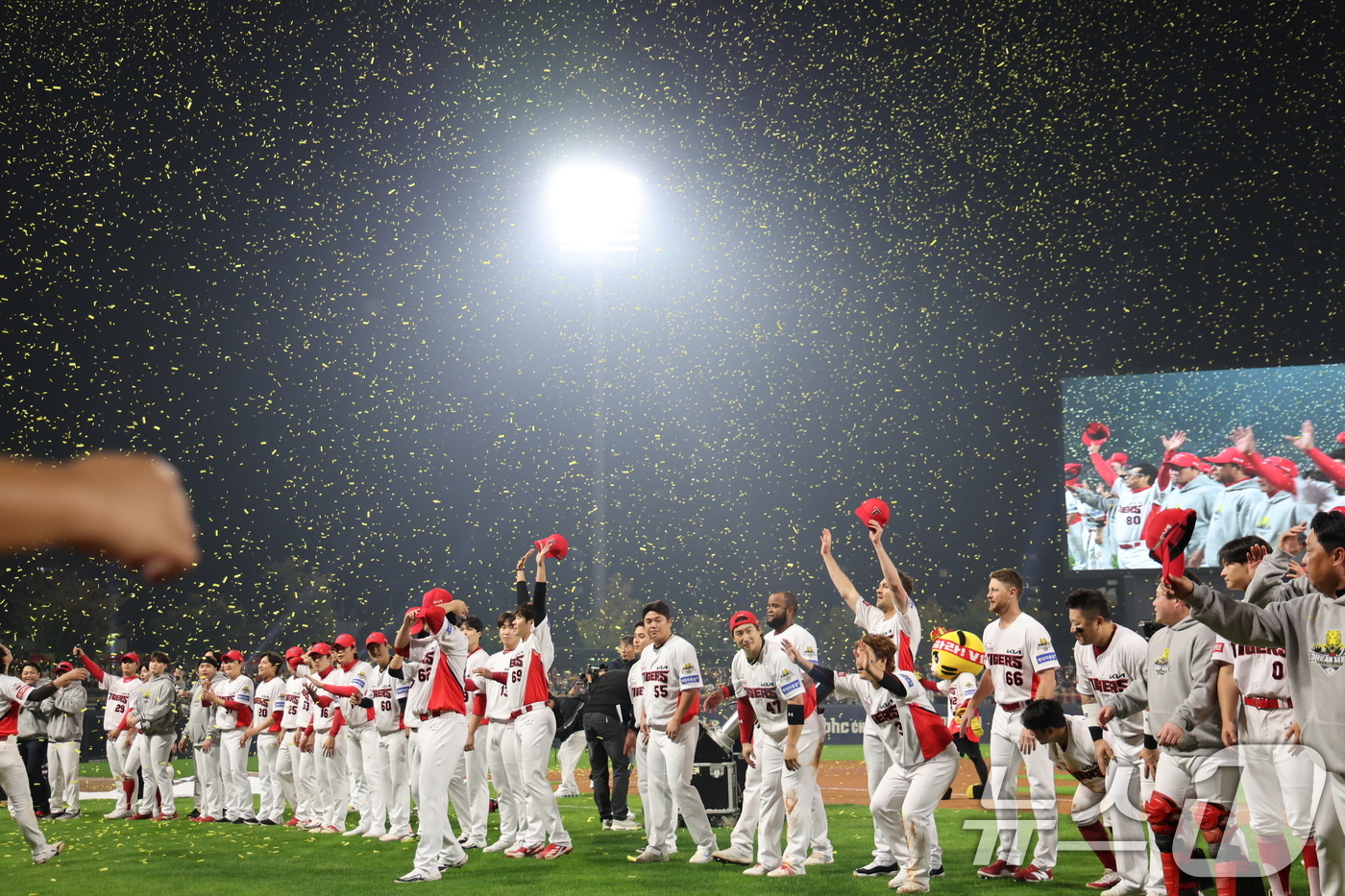 (광주=뉴스1) 장수영 기자 = 28일 오후 광주 기아챔피언스필드에서 열린 프로야구 '2024 신한 SOL 뱅크 KBO 포스트시즌' 한국시리즈 5차전 삼성 라이온즈와 KIA 타이거 …