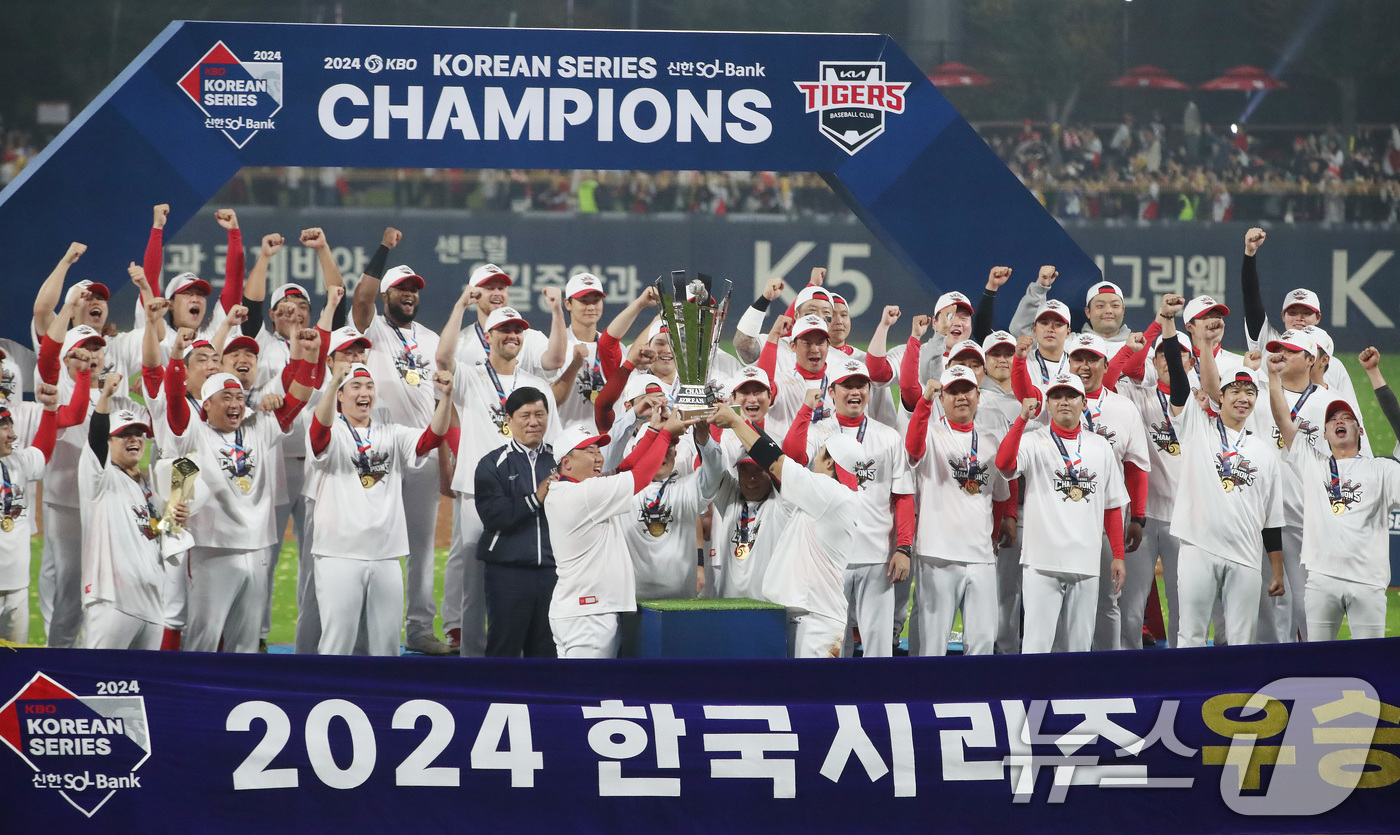 (광주=뉴스1) 임세영 기자 = 28일 오후 광주 기아챔피언스필드에서 열린 프로야구 '2024 신한 SOL 뱅크 KBO 포스트시즌' 한국시리즈 5차전 삼성 라이온즈와 KIA 타이거 …