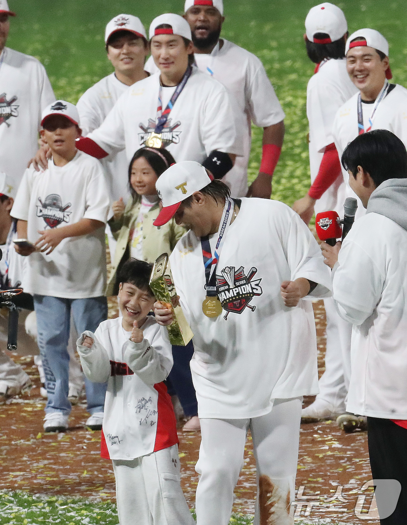 (광주=뉴스1) 임세영 기자 = 28일 오후 광주 기아챔피언스필드에서 열린 프로야구 '2024 신한 SOL 뱅크 KBO 포스트시즌' 한국시리즈 5차전 삼성 라이온즈와 KIA 타이거 …