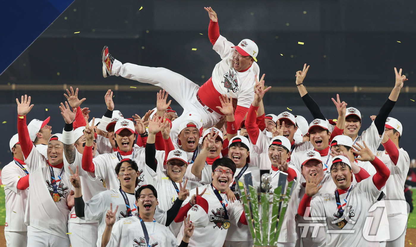 (광주=뉴스1) 장수영 기자 = 28일 오후 광주 기아챔피언스필드에서 열린 프로야구 '2024 신한 SOL 뱅크 KBO 포스트시즌' 한국시리즈 5차전 삼성 라이온즈와 KIA 타이거 …