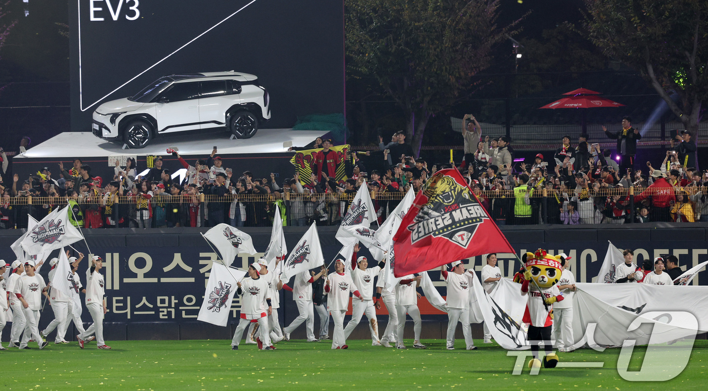 (광주=뉴스1) 장수영 기자 = 28일 오후 광주 기아챔피언스필드에서 열린 프로야구 '2024 신한 SOL 뱅크 KBO 포스트시즌' 한국시리즈 5차전 삼성 라이온즈와 KIA 타이거 …