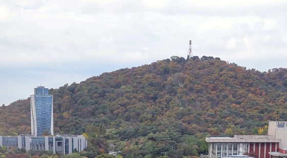 단풍 물들어가는 남산