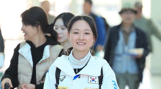 2024 ISU 그랑프리 시리즈 3차 대회 출전 위해 출국하는 김채연