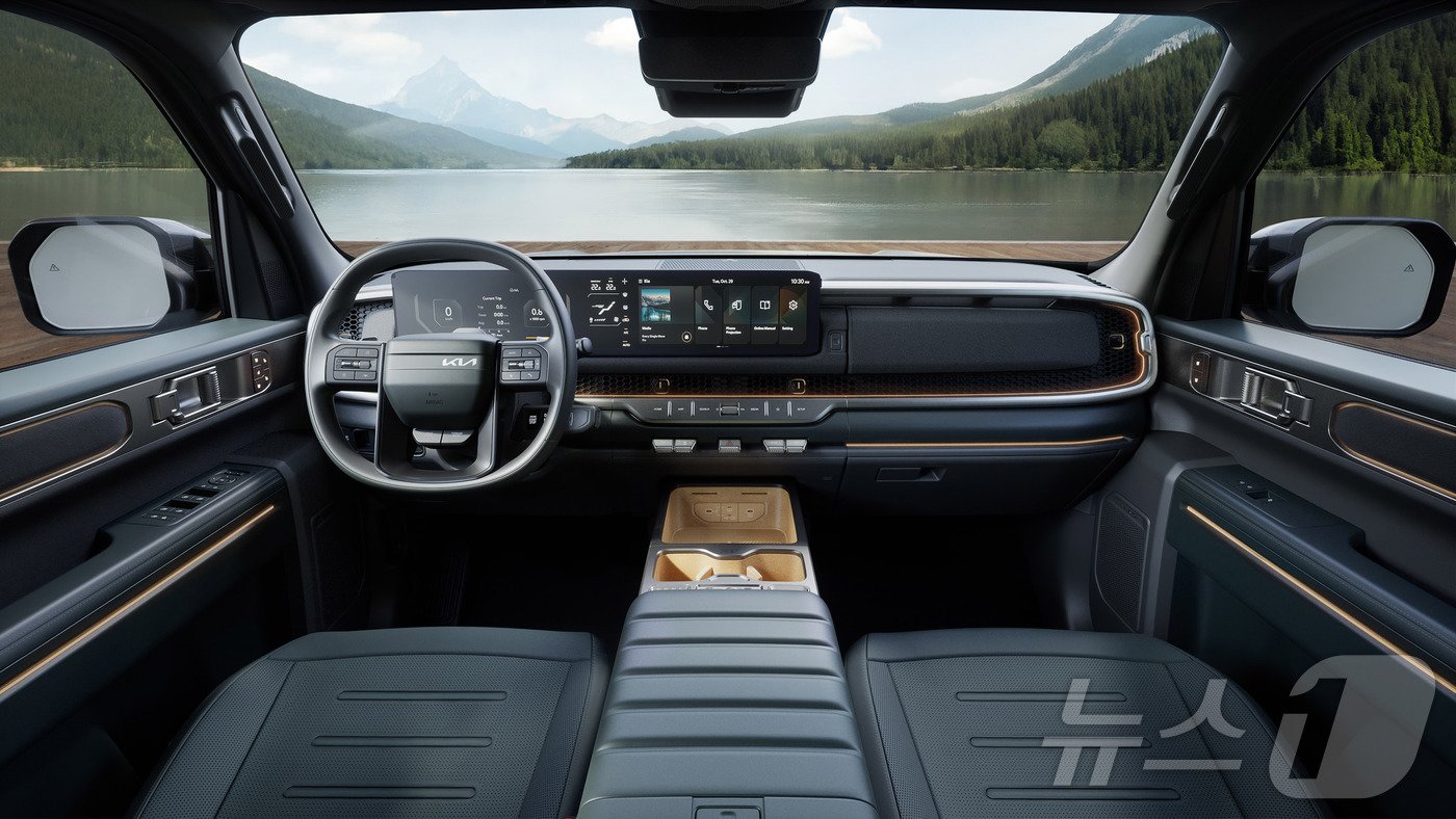 본문 이미지 -  기아 타스만의 실내.(기아 제공)