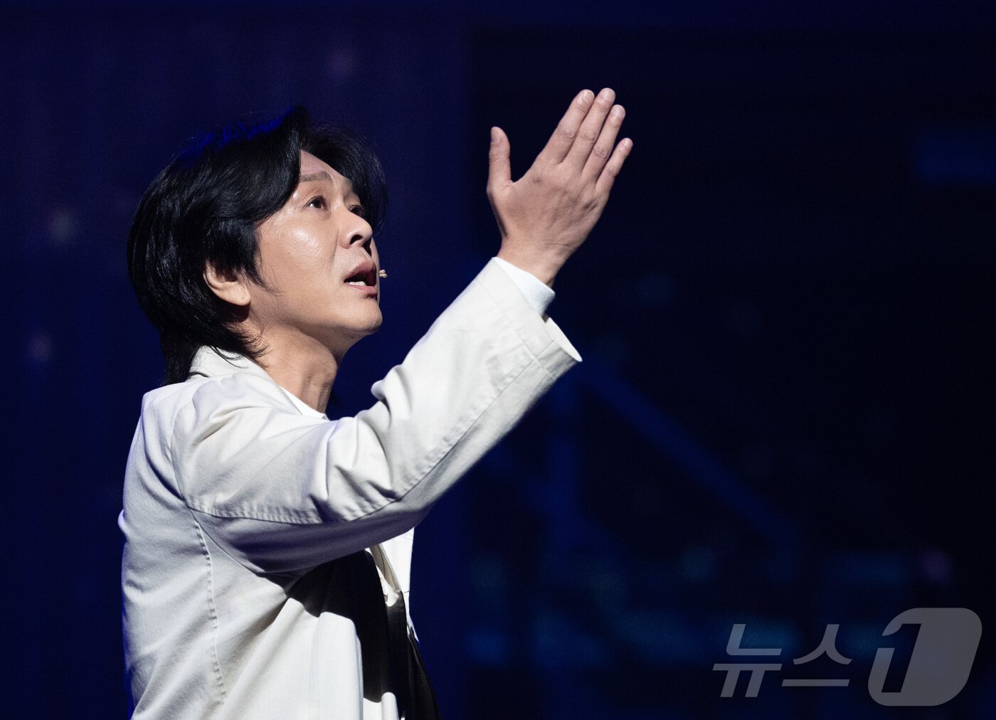 본문 이미지 - 2024년 '광화문연가' 프레스콜에서 공연 중인 윤도현./뉴스1 ⓒ News1 이재명 기자