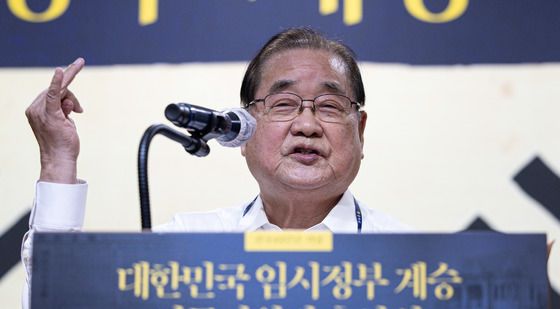 발언하는 이종찬 회장