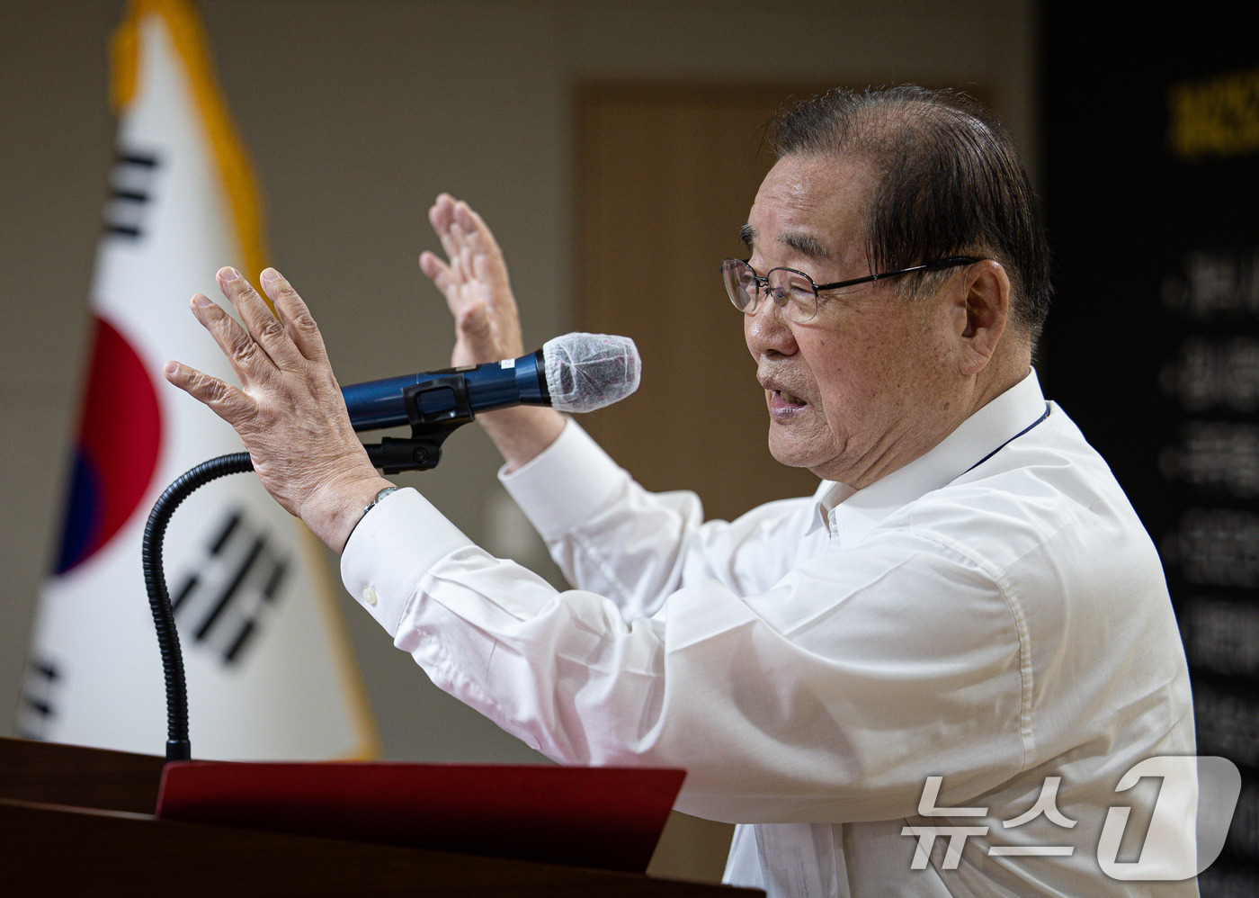 (서울=뉴스1) 이재명 기자 = 이종찬 광복회장이 3일 오후 서울 여의도 광복회관에서 열린 대한민국 임시정부 계승 건국기원절 축하식에서 발언을 하고 있다. 2024.10.3/뉴스1 …