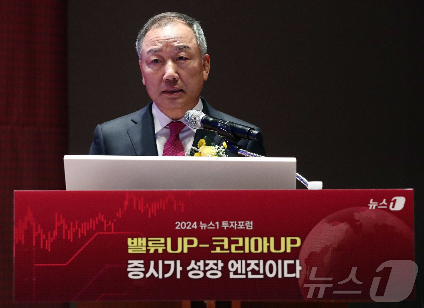 본문 이미지 - 박영옥 ‘주식농부’ 스마트인컴 대표가 30일 서울 여의도 한국거래소에서 열린 2024 뉴스1 투자포럼&#40;NIF&#41;에서 ‘선진 자본시장을 향한 첫 걸음, 주주공동체’를 주제로 기조연설을 하고 있다. 민영뉴스통신사 뉴스1 주최로 열린 이번포럼은 &#39;밸류UP-코리아UP, 증시가 성장 엔진이다&#39;를 주제로 자본시장 전문가들이 총출동해 정보를 나눈다. 2024.10.30/뉴스1 ⓒ News1 박세연 기자