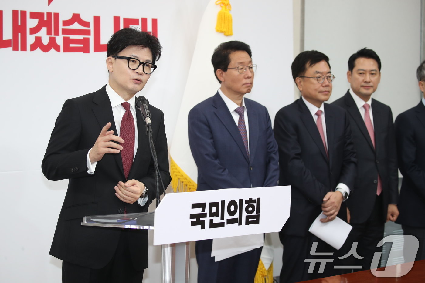 본문 이미지 - 한동훈 국민의힘 대표가 30일 오전 서울 여의도 국회에서 취임 100일을 맞아 기자회견을 하고 있다. 2024.10.30/뉴스1 ⓒ News1 이광호 기자