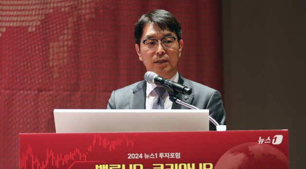 강연하는 천상영 신한금융지주 CFO