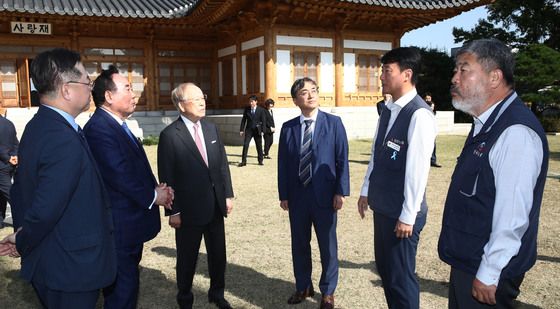 한자리에 모인 노사5단체