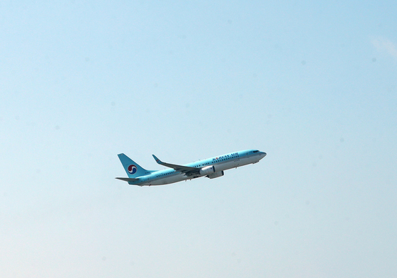 '부기장 건강 이유' 7시간 지연 당일 안내한 대한항공…승객들, 손배소 제기