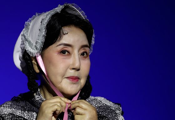 20주년 맞은 '벽 속의 요정'…1인 32역 김성녀 "형벌 같은 작품"