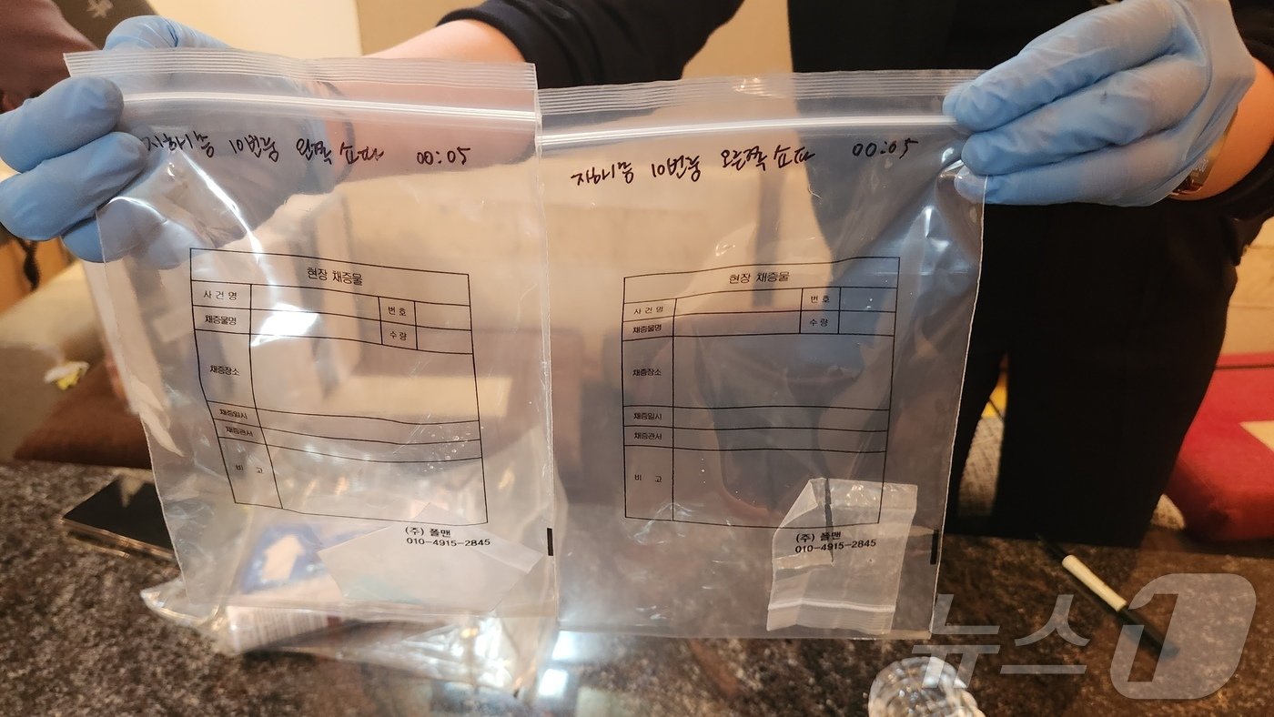 본문 이미지 - 4일 경찰이 서울 강남구에 위치한 유흥주점을 압수수색해 확보한 마약류들. (마약범죄수사대 제공)