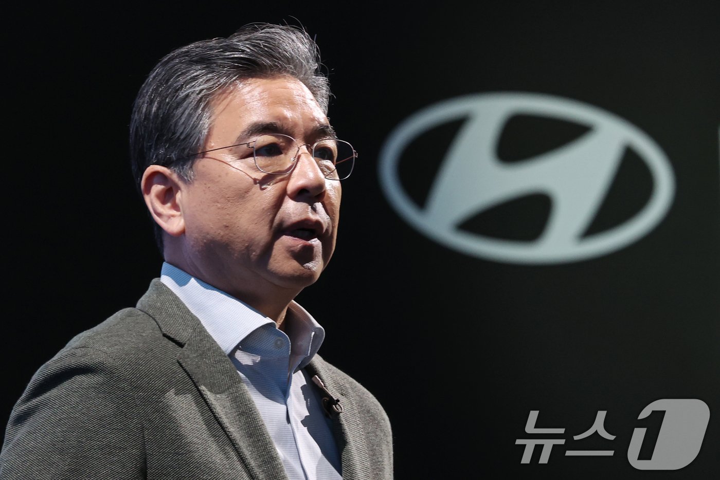 본문 이미지 - 장재훈 현대자동차 사장이 31일 오전 경기 고양시 일산서구 현대 모터스튜디오에서 열린 수소전기차 콘셉트카 '이니시움' 공개 행사에서 발표를 하고 있다.2024.10.31/뉴스1 ⓒ News1 황기선 기자