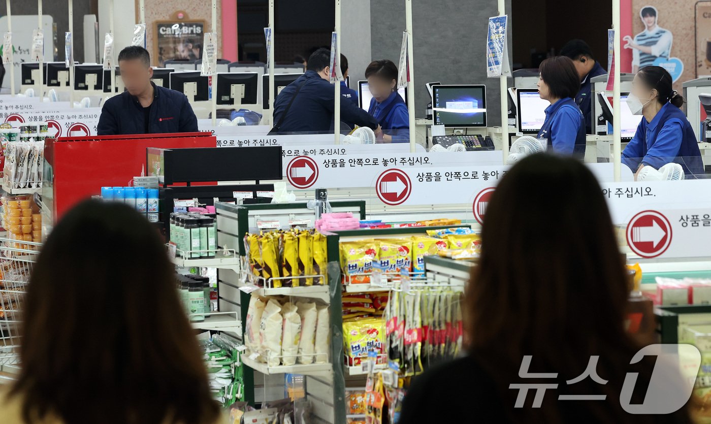 본문 이미지 - 서울 한 대형마트의 모습. 2024.10.31/뉴스1 ⓒ News1 이동해 기자