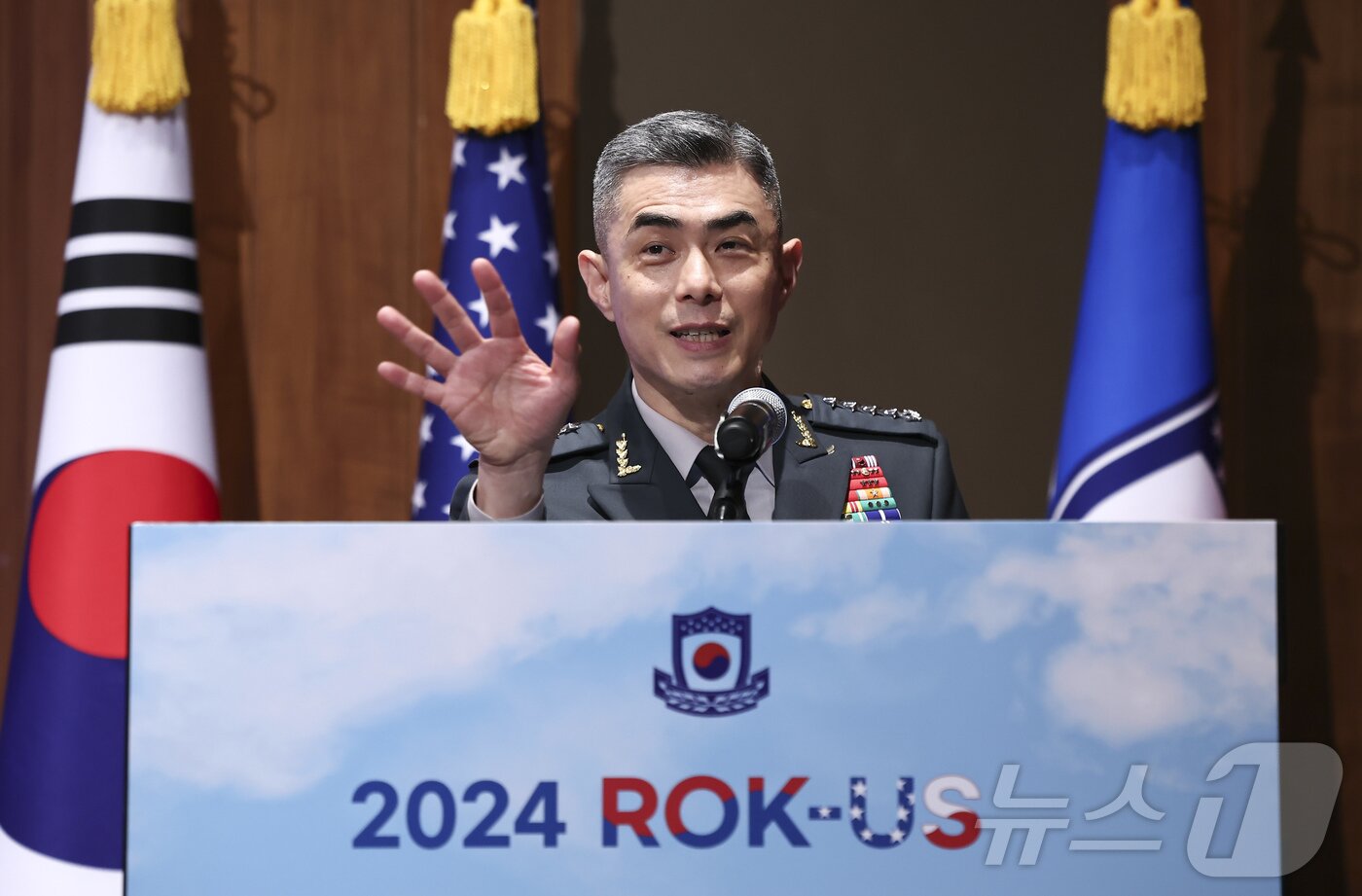 본문 이미지 - 강신철 국방부 장관 후보자가 2024년 한미연합군사령부 부사령관 시절  발언하는 모습.  ⓒ 뉴스1 김도우 기자