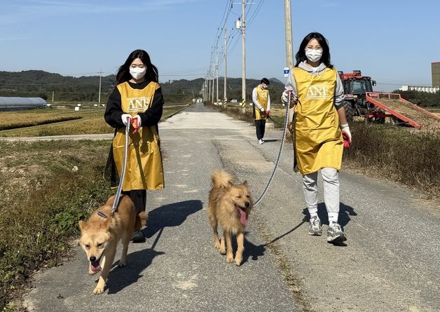 우리와, 사료 1.6톤 통 큰 기부…"동물에 대한 사랑과 책임 실천"