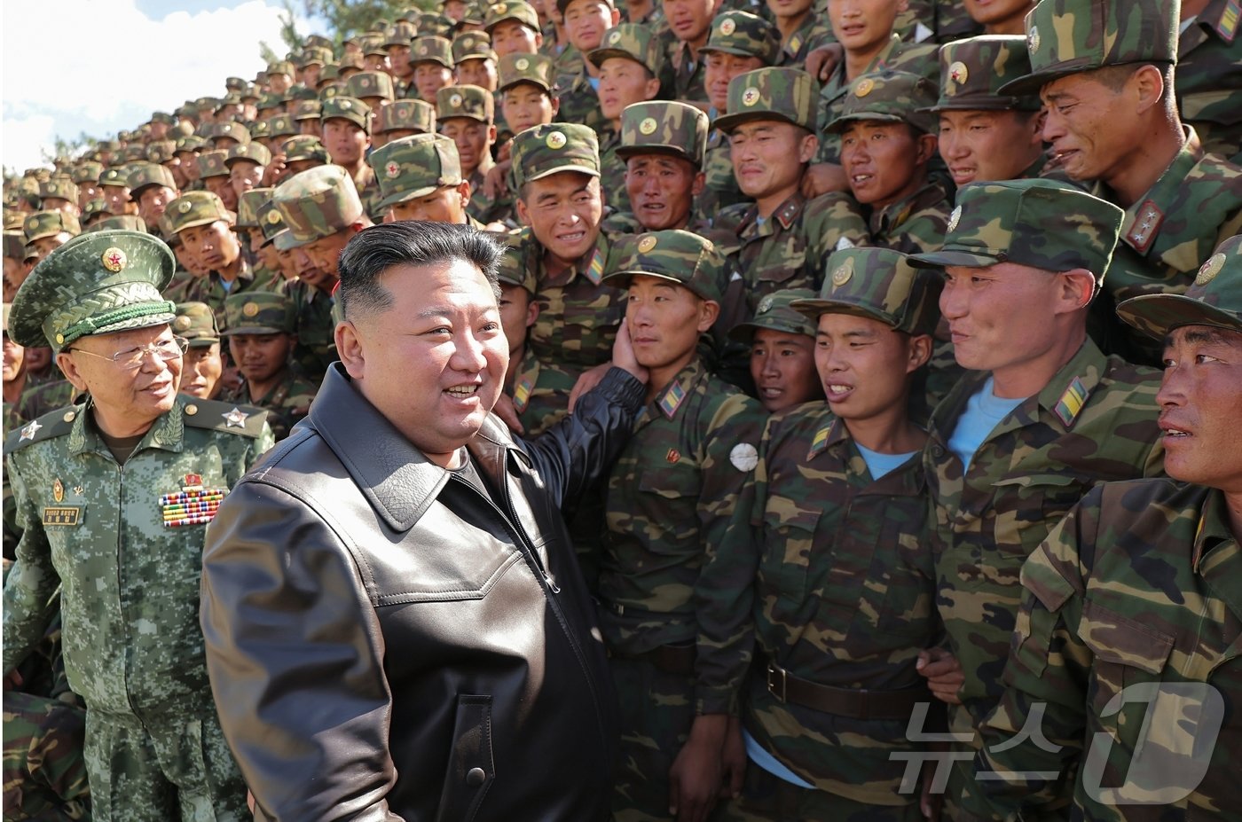본문 이미지 - (평양 노동신문=뉴스1) = 김정은 북한 노동당 총비서가 특수부대를 시찰하는 모습. [국내에서만 사용가능. 재배포 금지. DB 금지. For Use Only in the Republic of Korea. Redistribution Prohibited] rodongphoto@news1.kr