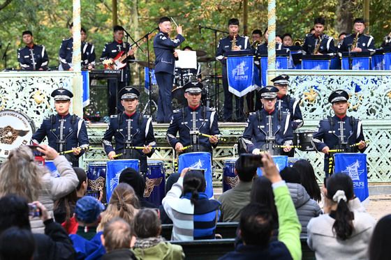 '더글로리' 이도현, 벨기에 떴다…공군 군악제 K팝 버스킹 공연